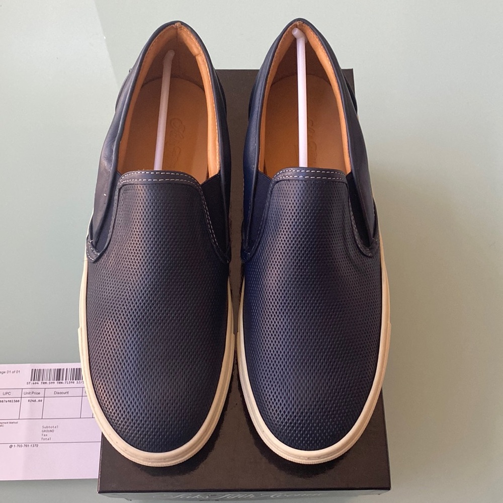 Saks Fifth Avenue  men slip on 8.5   Leather NWT